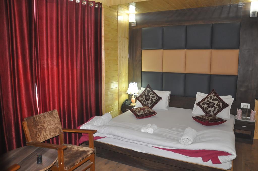 Hotel Azad Durgjan エクステリア 写真