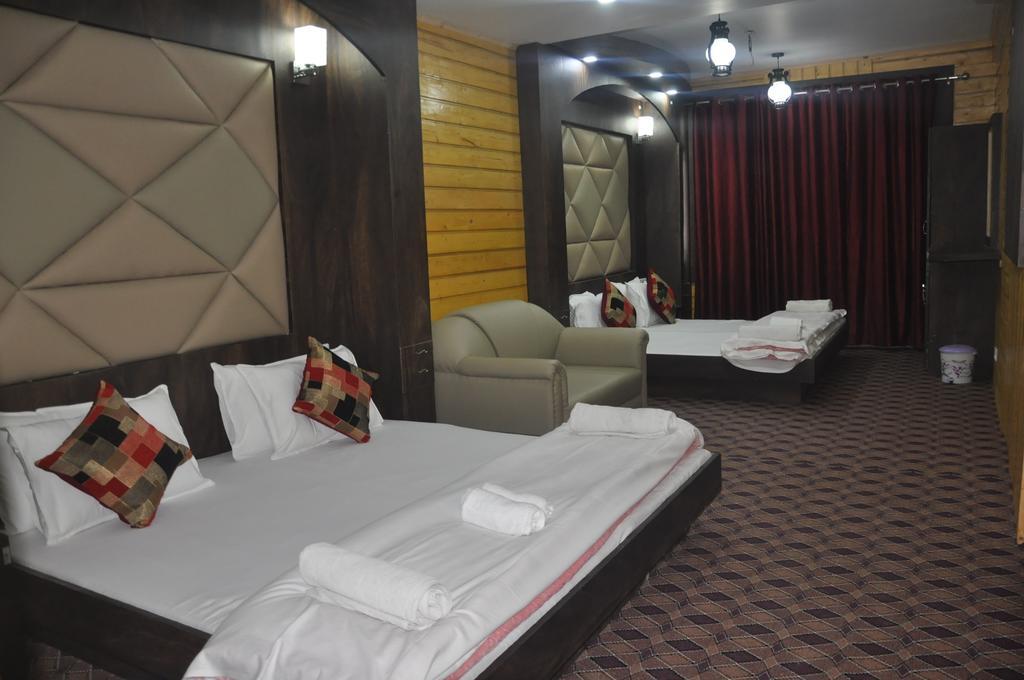 Hotel Azad Durgjan エクステリア 写真