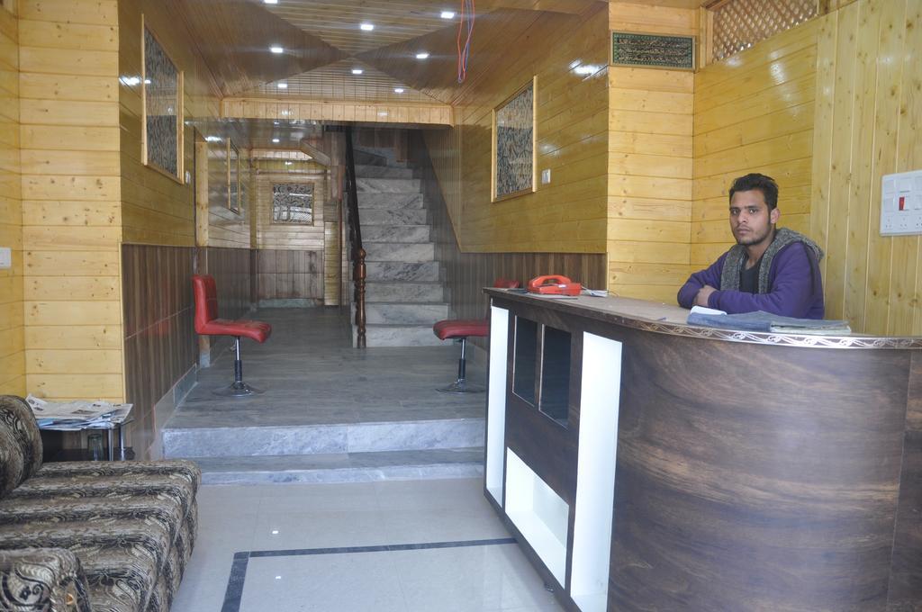 Hotel Azad Durgjan エクステリア 写真