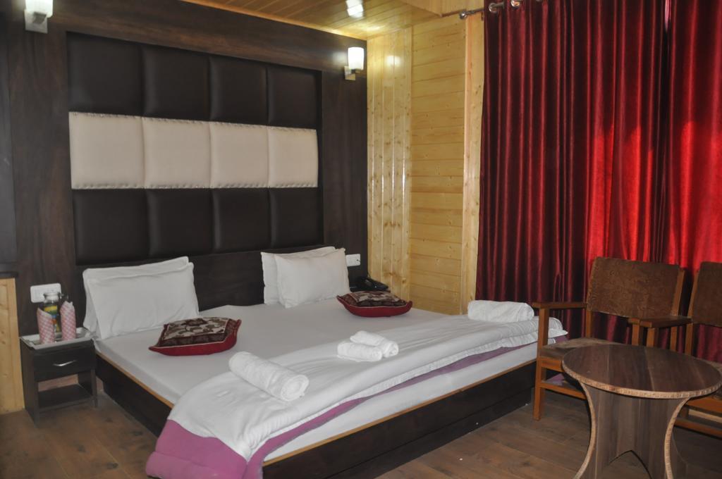 Hotel Azad Durgjan 部屋 写真