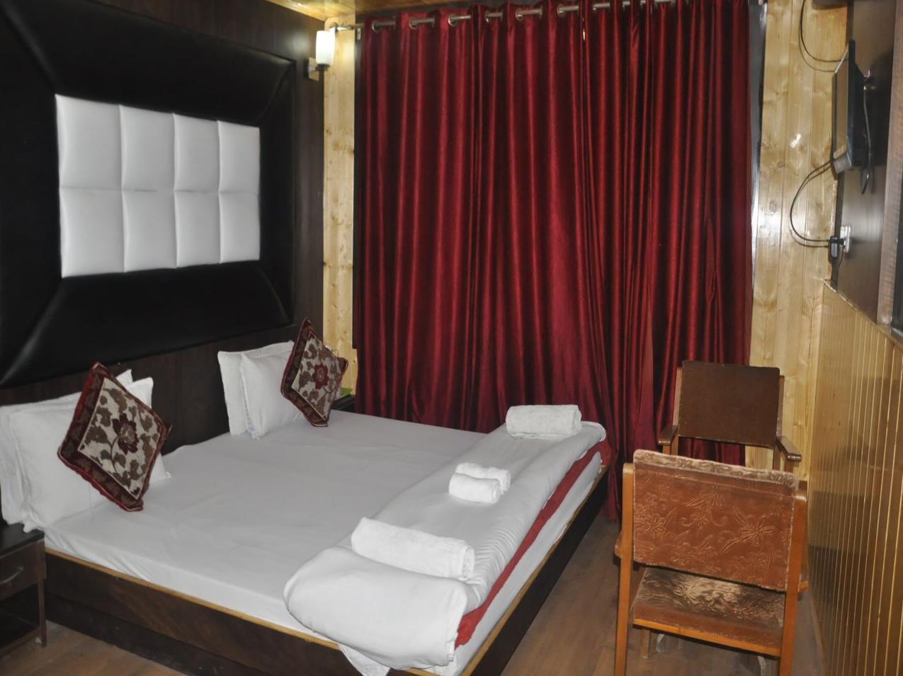 Hotel Azad Durgjan エクステリア 写真